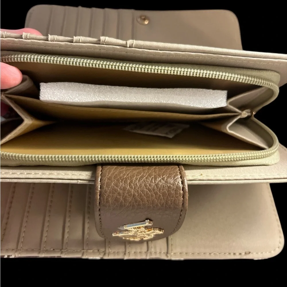 New with Tags Beverly Hills Polo Club Brown Wallet